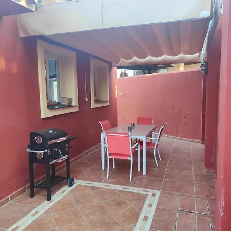 Camino Del Pinar, Hébergement de vacances *